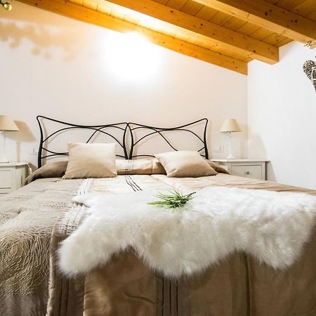 B&B Al Vicolo Di Mezzo Monzambano Buitenkant foto