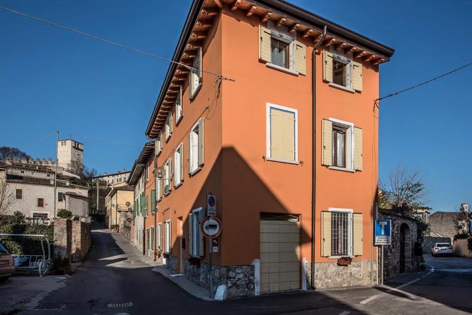 B&B Al Vicolo Di Mezzo Monzambano Buitenkant foto