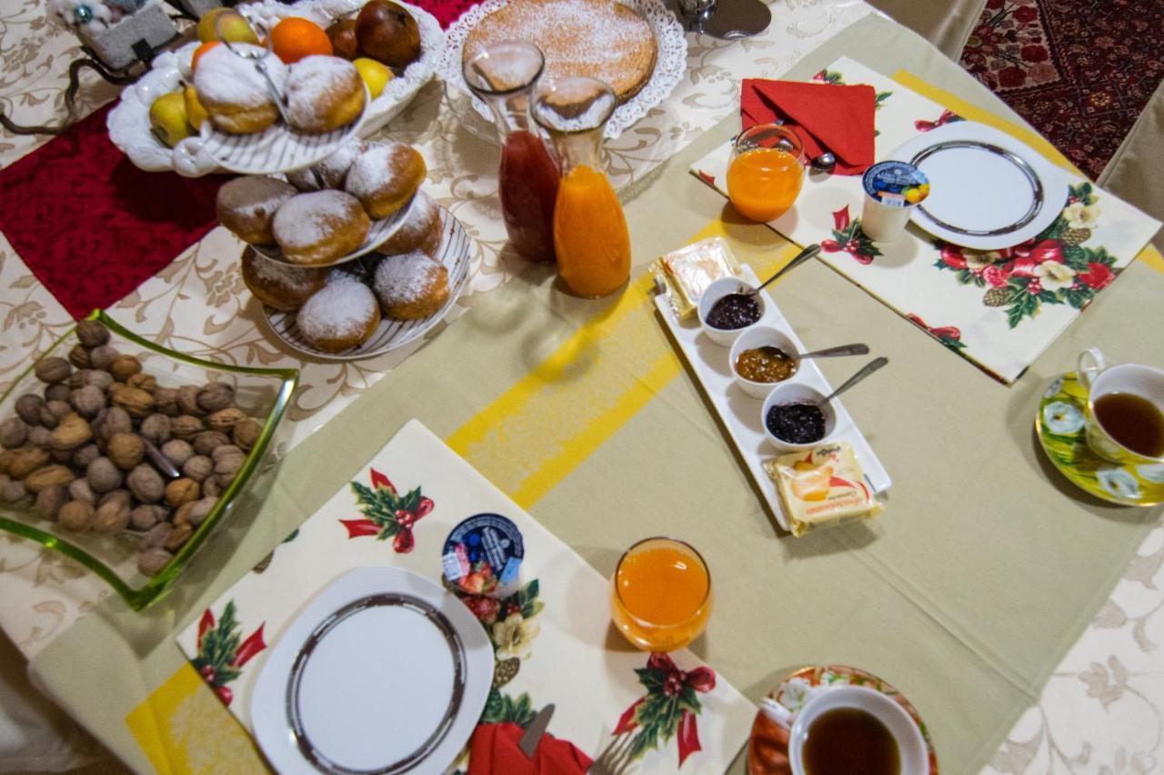 B&B Al Vicolo Di Mezzo Monzambano Buitenkant foto