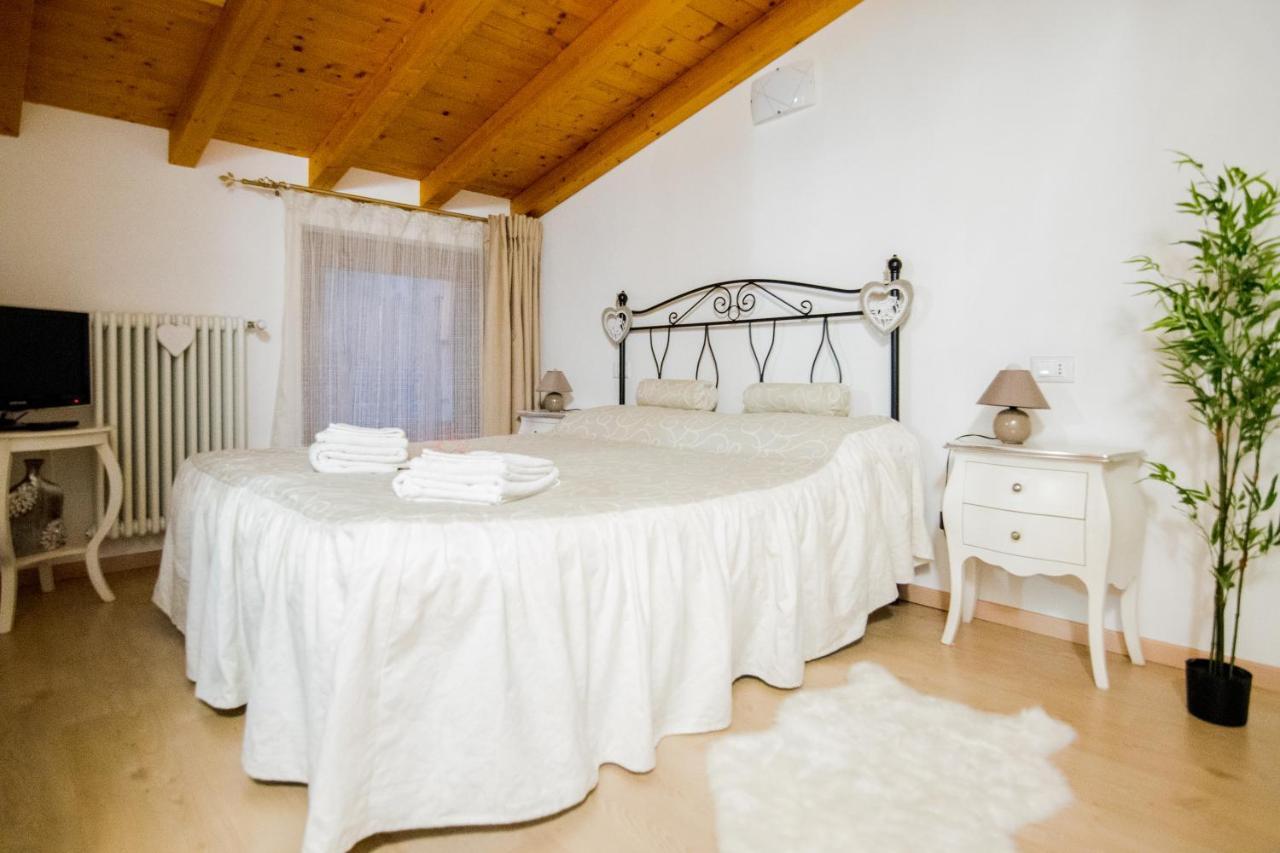 B&B Al Vicolo Di Mezzo Monzambano Buitenkant foto