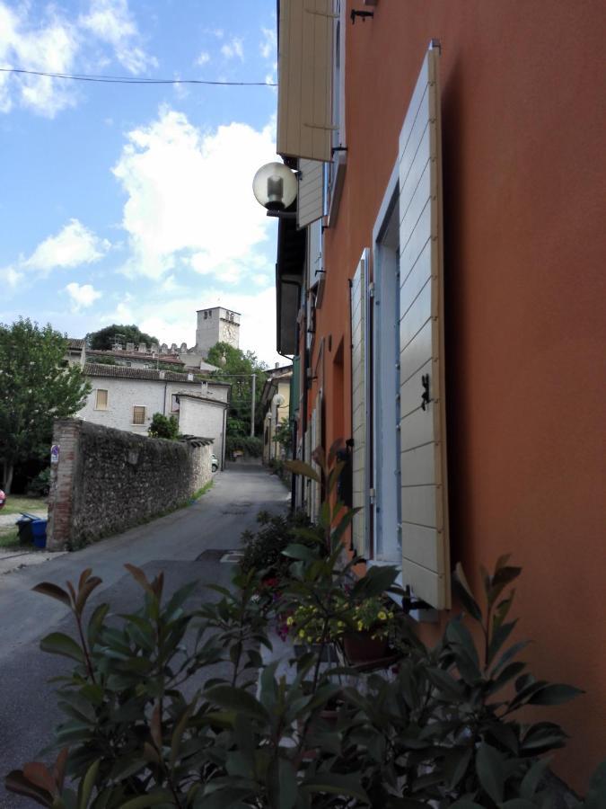 B&B Al Vicolo Di Mezzo Monzambano Buitenkant foto